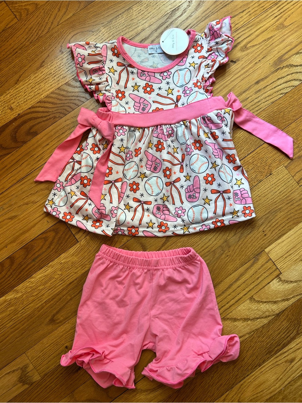 Abby & Evie baseball and bows Top & Solid Shorts Matching Set size 2
